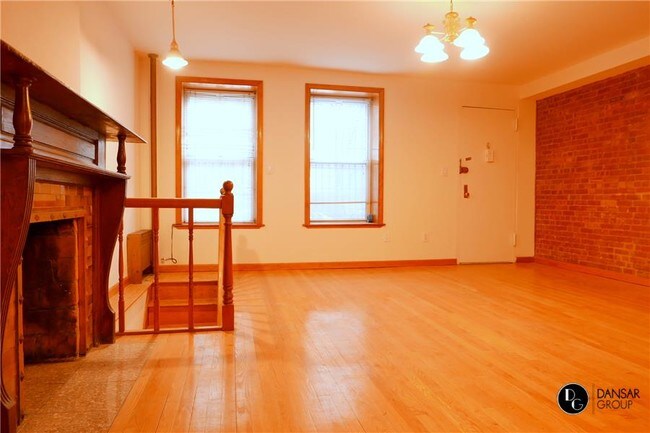 Building Photo - 329 W 84th St