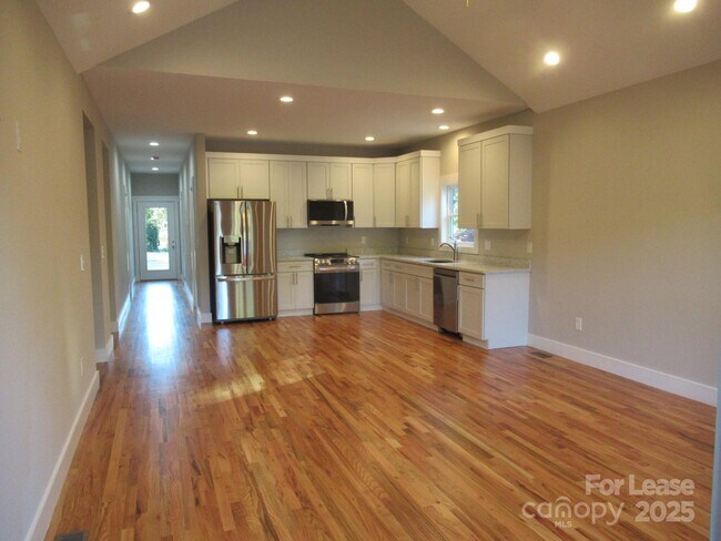 Building Photo - 2071 Gladwood Ln