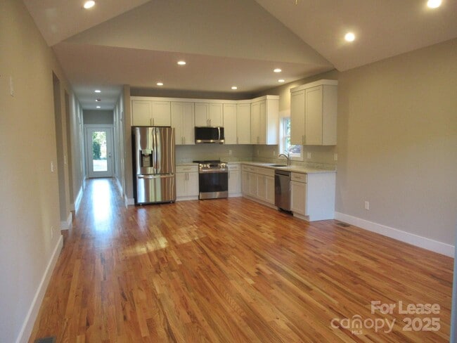 Foto del edificio - 2071 Gladwood Ln