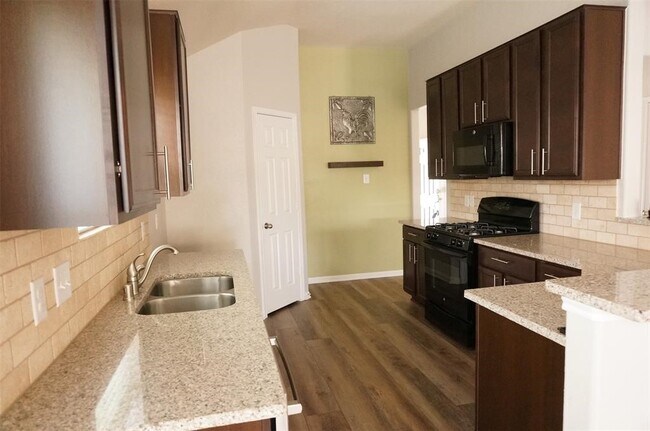 Foto del edificio - 14914 Rustler Gate Ln