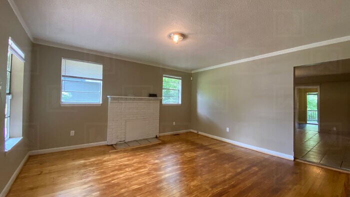 Building Photo - Simple 3 Bed, 2 Bath House in Forestdale