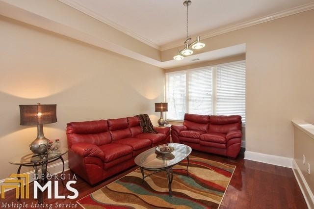 Foto principal - 724 Cosmopolitan Dr NE
