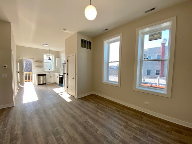 Building Photo - 3201 W Armitage Ave