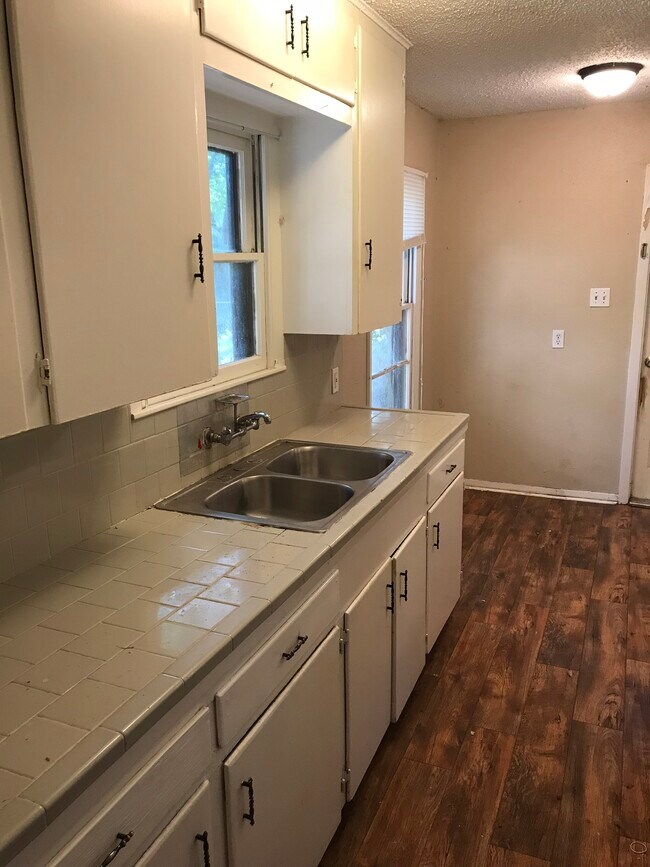 Foto del edificio - 1005 E Polk Ave