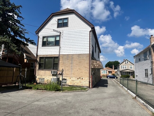 Building Photo - 3707 N Nora Ave