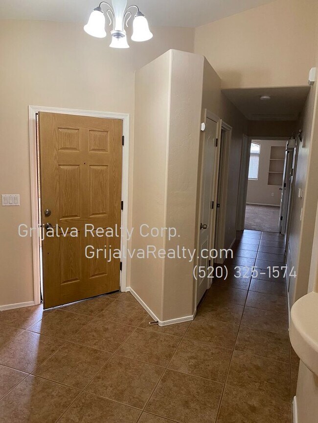 Building Photo - Lovely 3 BD 2 BA Lennar House near Davis M...
