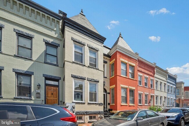 Building Photo - 321 Elm St NW