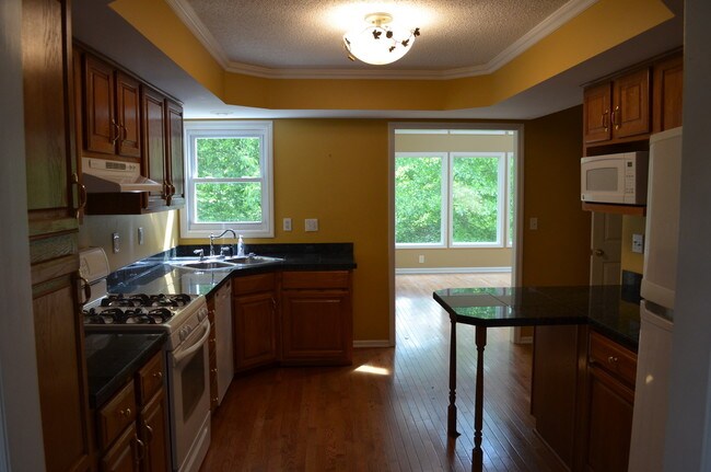 Building Photo - 1304 College Heights Rd