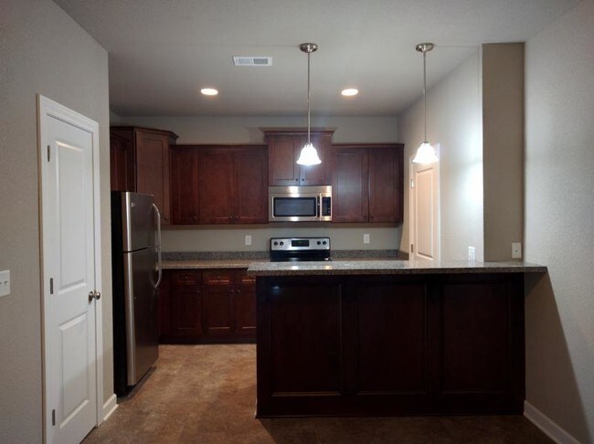 Building Photo - 15981 S Crestview Dr