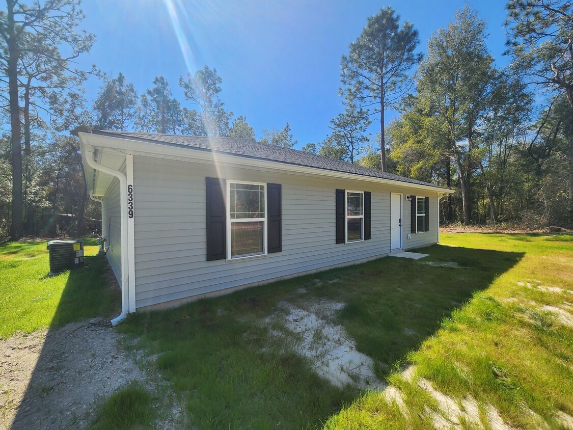 Primary Photo - "Charming 3-Bed, 2-Bath Retreat at 6343 Bo...