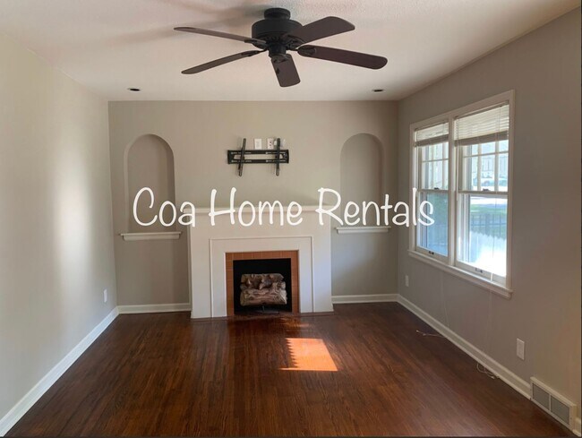 Building Photo - Remodeled East Side Home