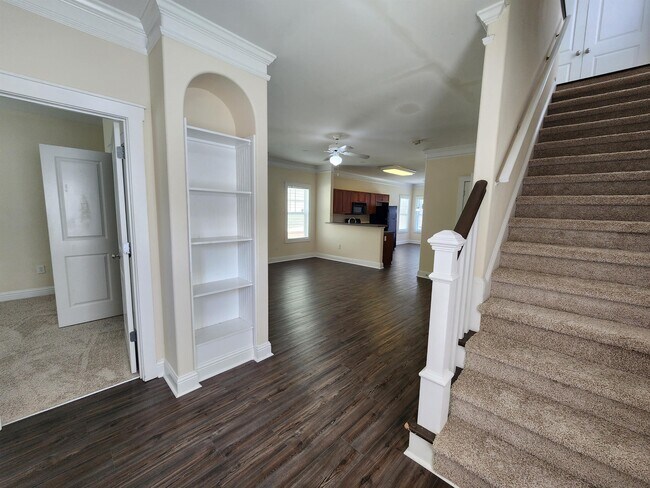 Building Photo - 2150 Lakeside Dr