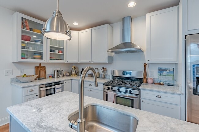 Building Photo - 223 S Collington Ave