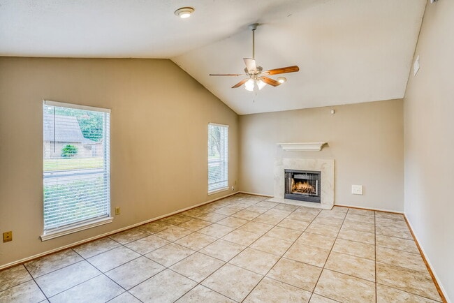Building Photo - 3202 Palm Desert Ln