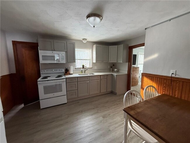 Building Photo - 274 Waterman Ave