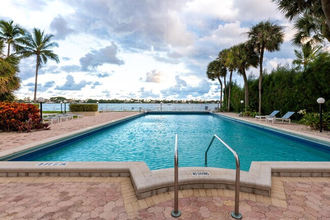 Building Photo - 2800 N Flagler Dr