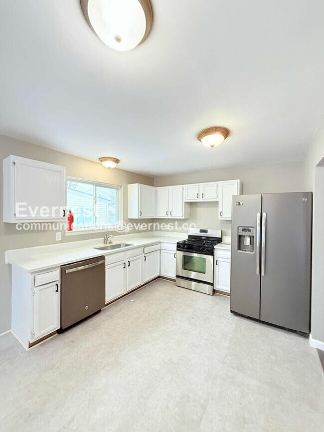 Foto del edificio - 3 Bed/1 Bath Home with Modern Amenities / Pet-Friendly / Vouchers Accepted / Available Now!