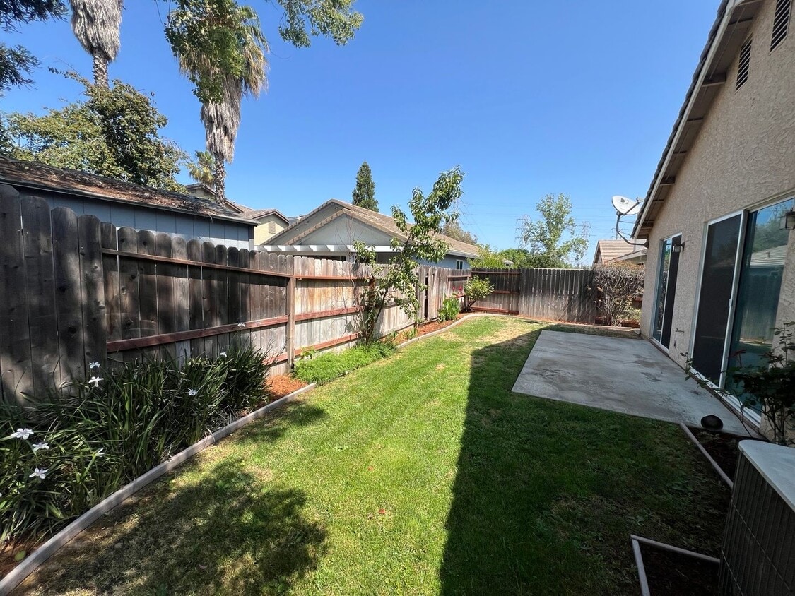 Building Photo - Gorgeous Broadstone home near Kemp Park.