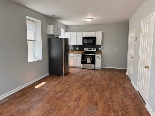 Building Photo - 1018 S 52nd St