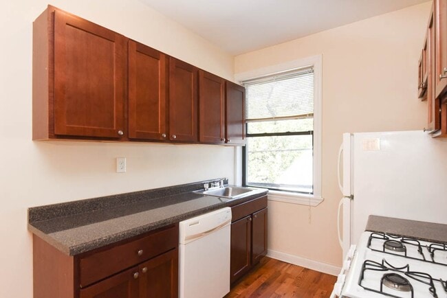 Building Photo - 1314 Oak Ave