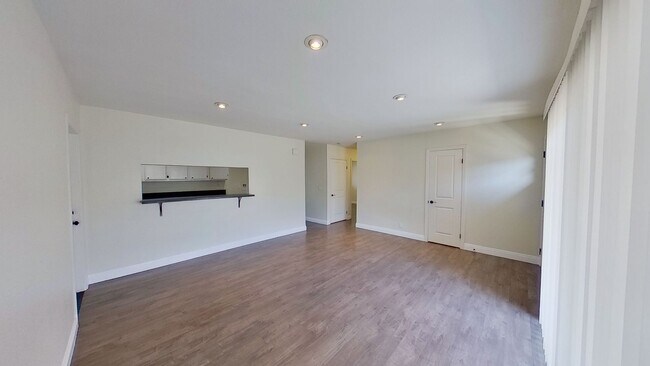 Foto del edificio - 2 Bedroom, 1.5 Bathroom Home in Orange!