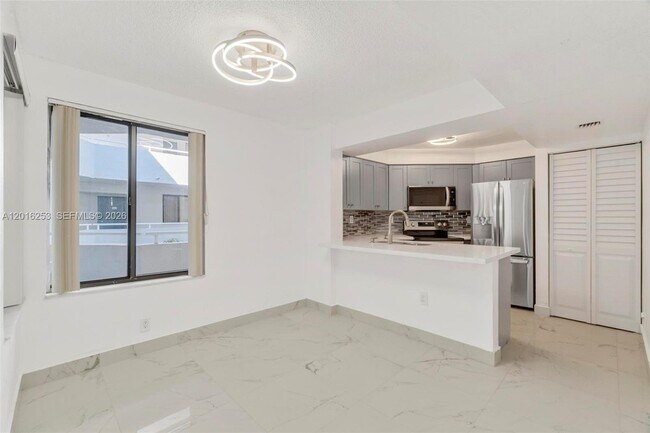 Foto del edificio - 8275 SW 152nd Ave