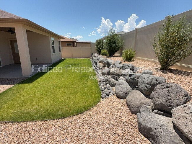 Foto del edificio - 679 Eadin Ln