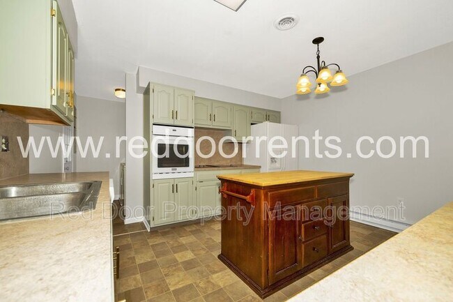 Building Photo - 6046 Dorsett Pl