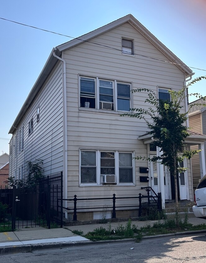 Primary Photo - 2919 S Quinn St