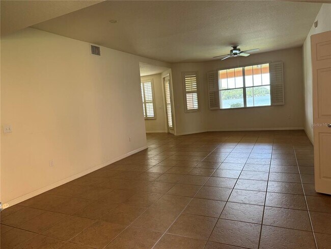 Foto del edificio - 3939 Serenade Ln
