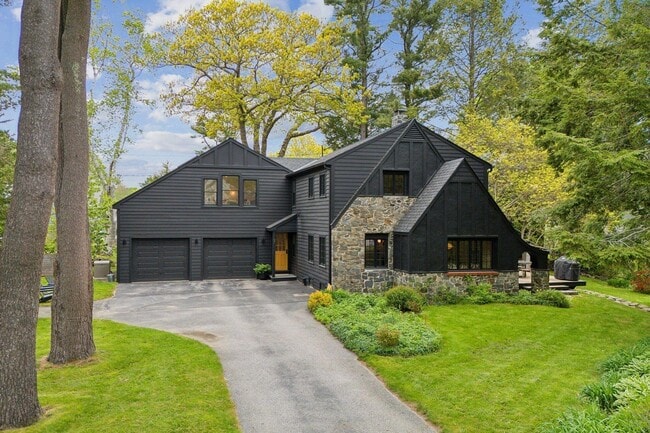 Building Photo - 31 Forest Rd