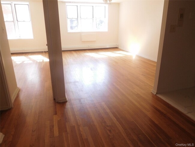 Foto del edificio - 34-20 Parsons Blvd