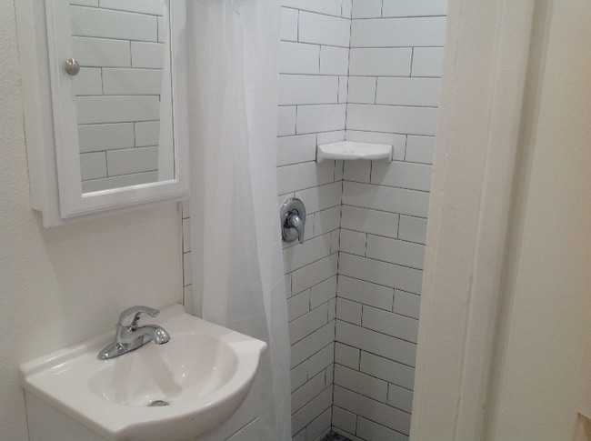 Photo - 933 18th St Apartment