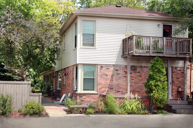 Back View of apartment upper unit. - 1421 W Farnum Ave
