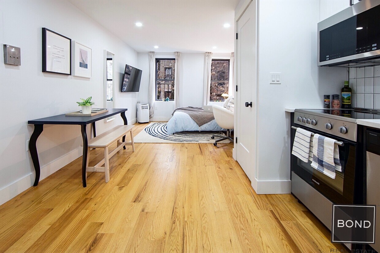 Foto principal - 413 E 9th St