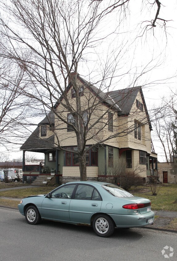 Primary Photo - 15 Bartlett Ave