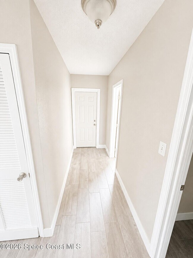 Foto del edificio - 1604 S Miramar Ave