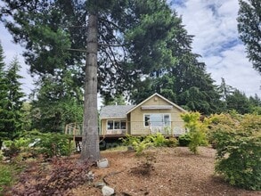 Building Photo - 3913 Harbel Dr NE