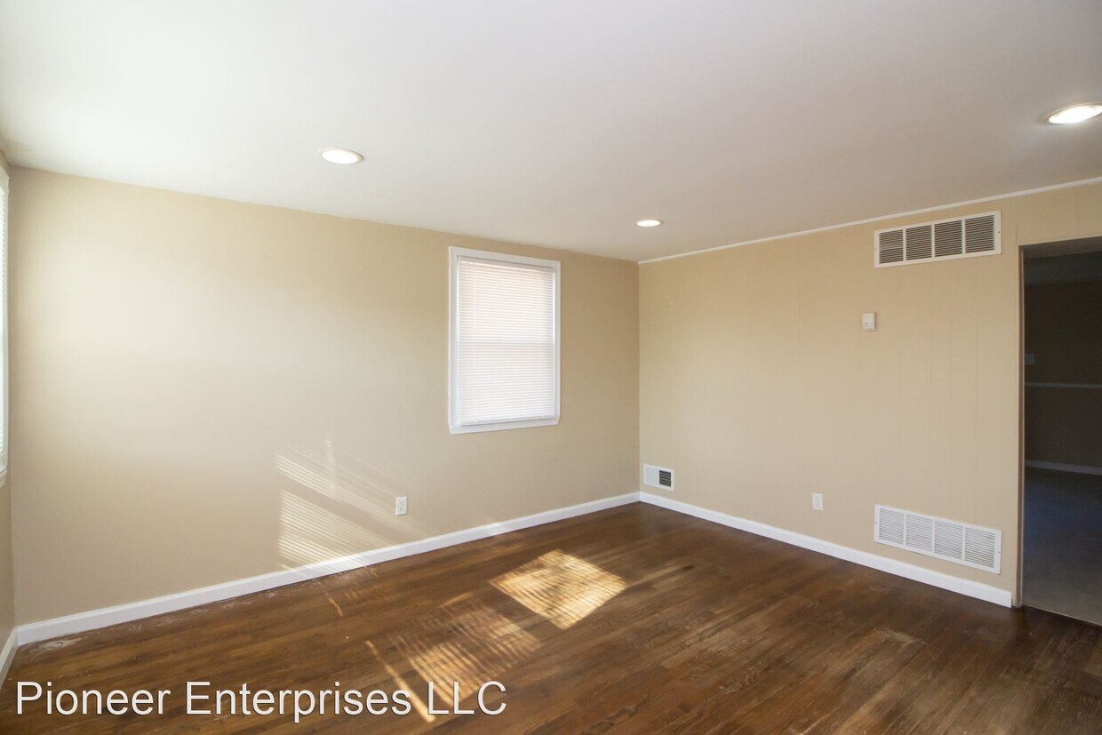 Foto principal - 3 br, 1.5 bath House - 2737 Wegworth Ln