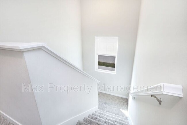 Building Photo - 2302 SW 23rd St