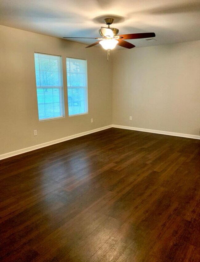 Building Photo - 298 S Meribeth Ln