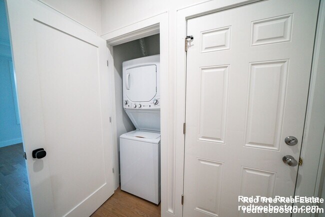 Building Photo - 37 Calumet St