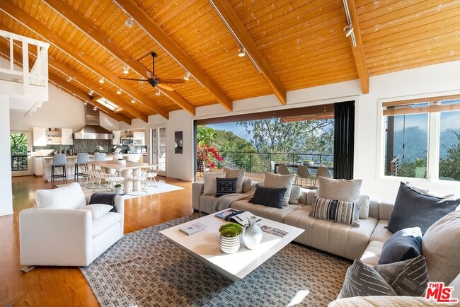 Building Photo - 21338 Colina Dr