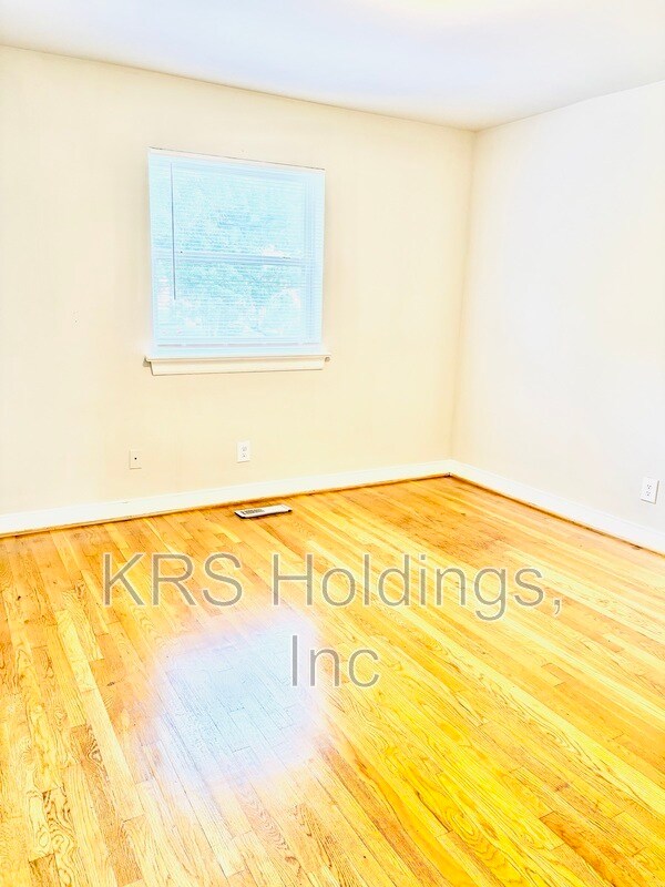 Foto del edificio - 5249 Goolsby Ct