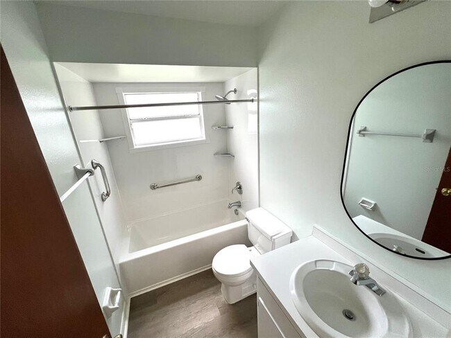 Foto del edificio - 805 Sleepy Harbour Dr