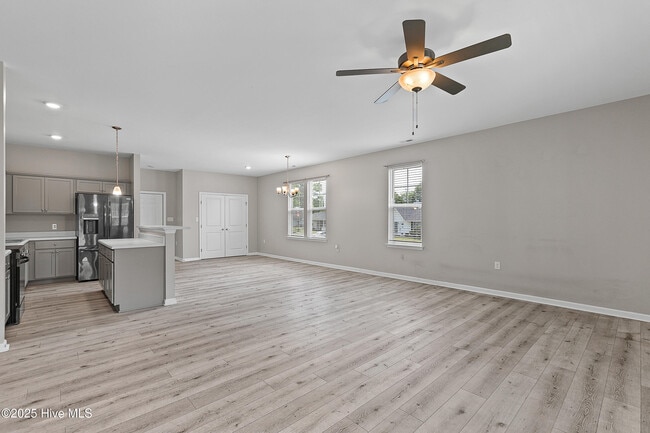 Building Photo - 218 Spring Dr