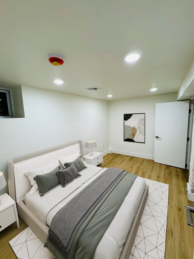Foto del edificio - 750 COMMUNIPAW Ave