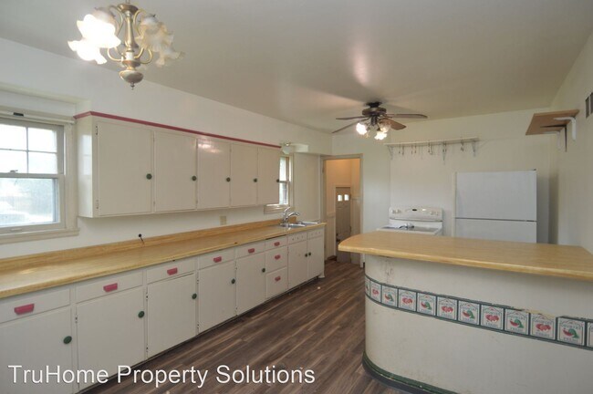 Building Photo - 6 br, 2 bath House - 2313 University Ave