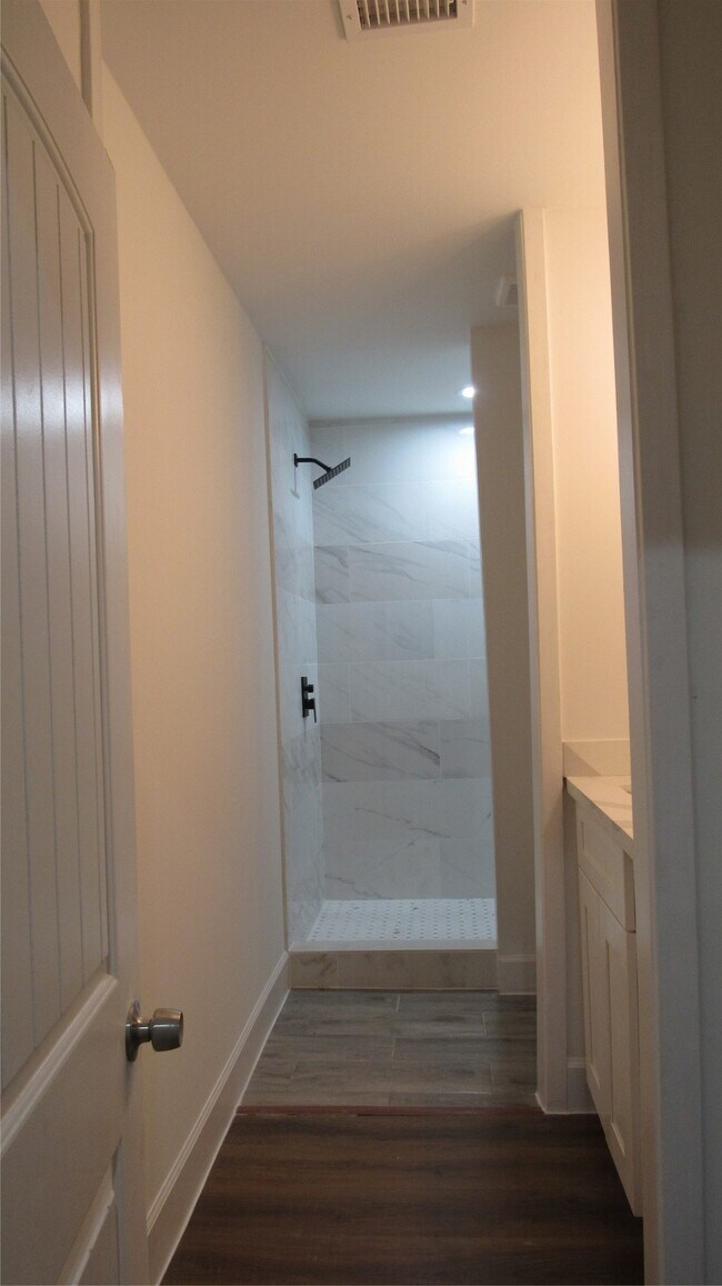 Foto del edificio - 365 Deep Woods Ln