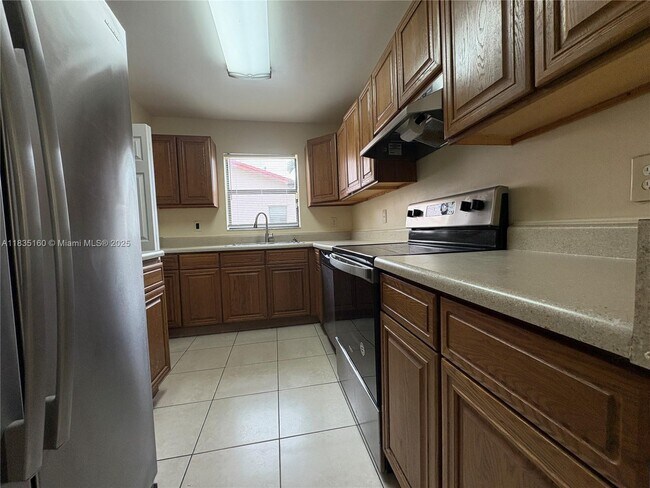 Foto del edificio - 240 NW 12th Ct